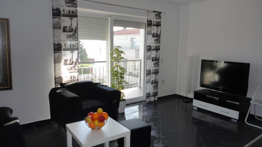 Apartments Ljiljana バール エクステリア 写真