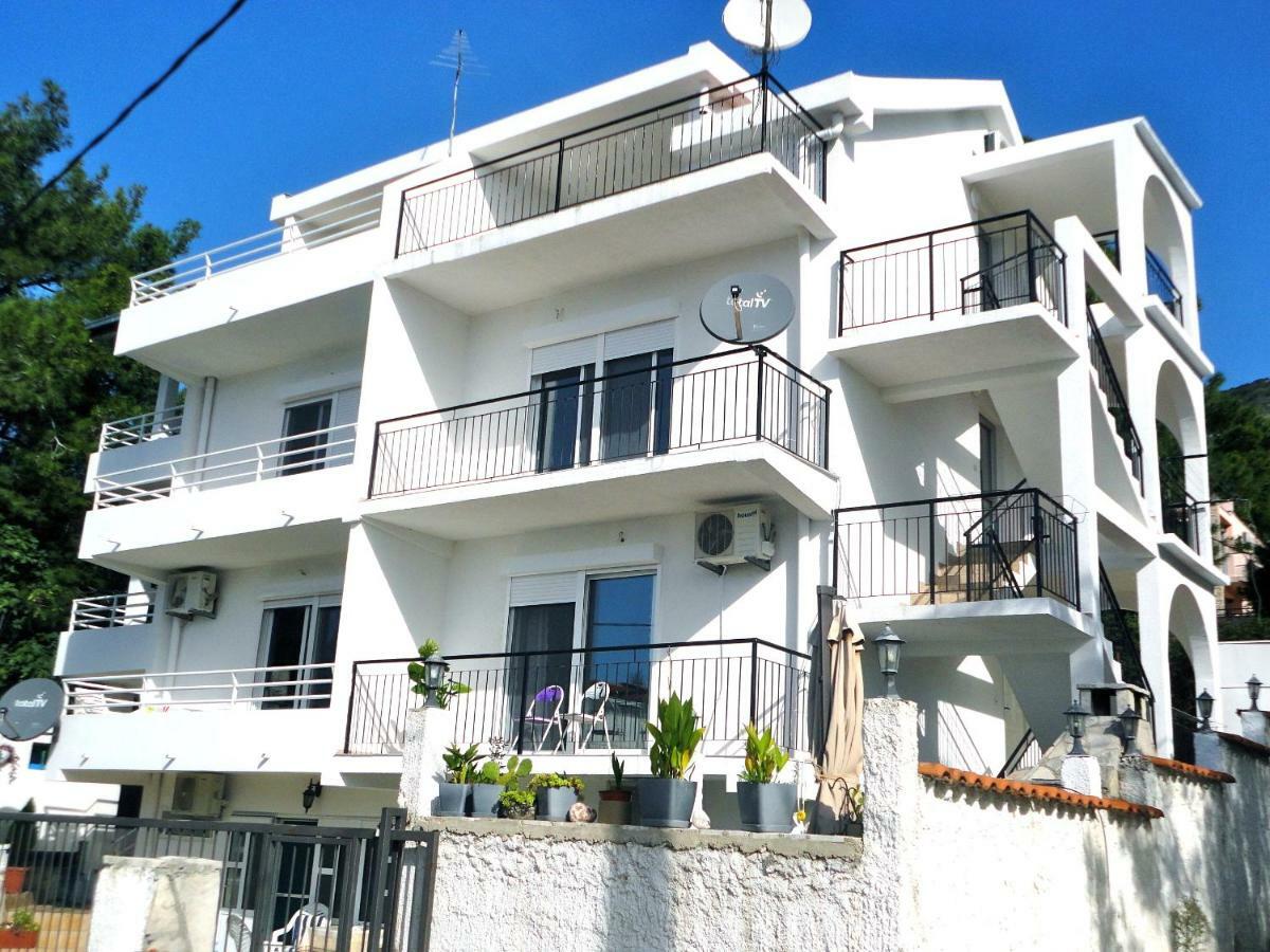 Apartments Ljiljana バール エクステリア 写真