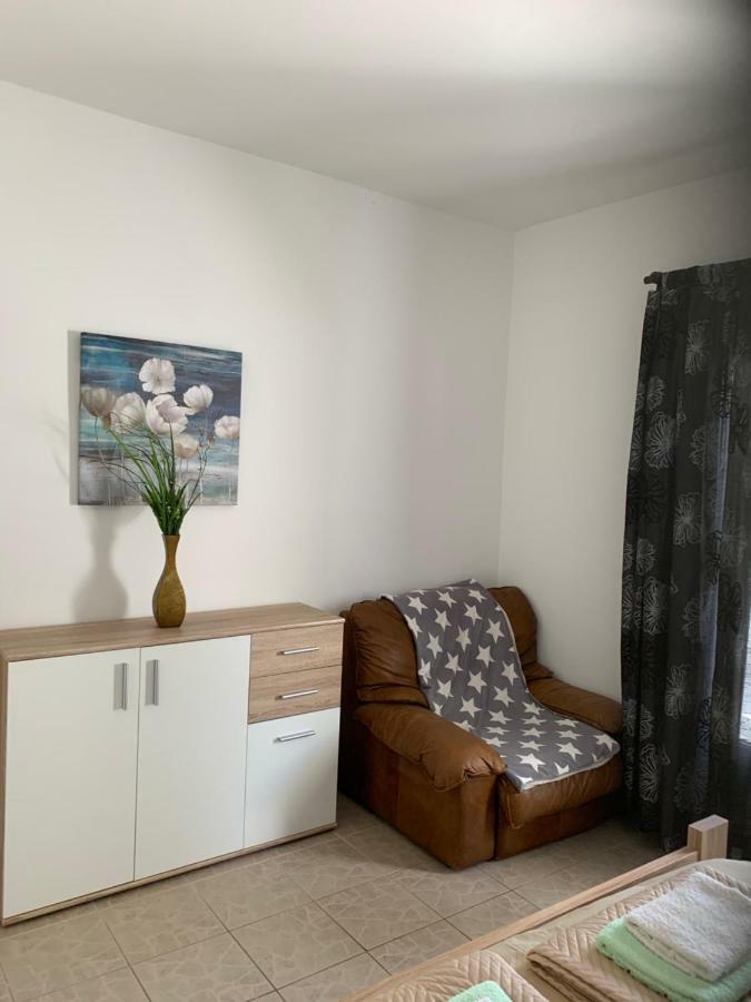 Apartments Ljiljana バール エクステリア 写真