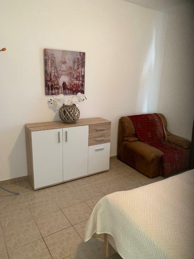 Apartments Ljiljana バール エクステリア 写真